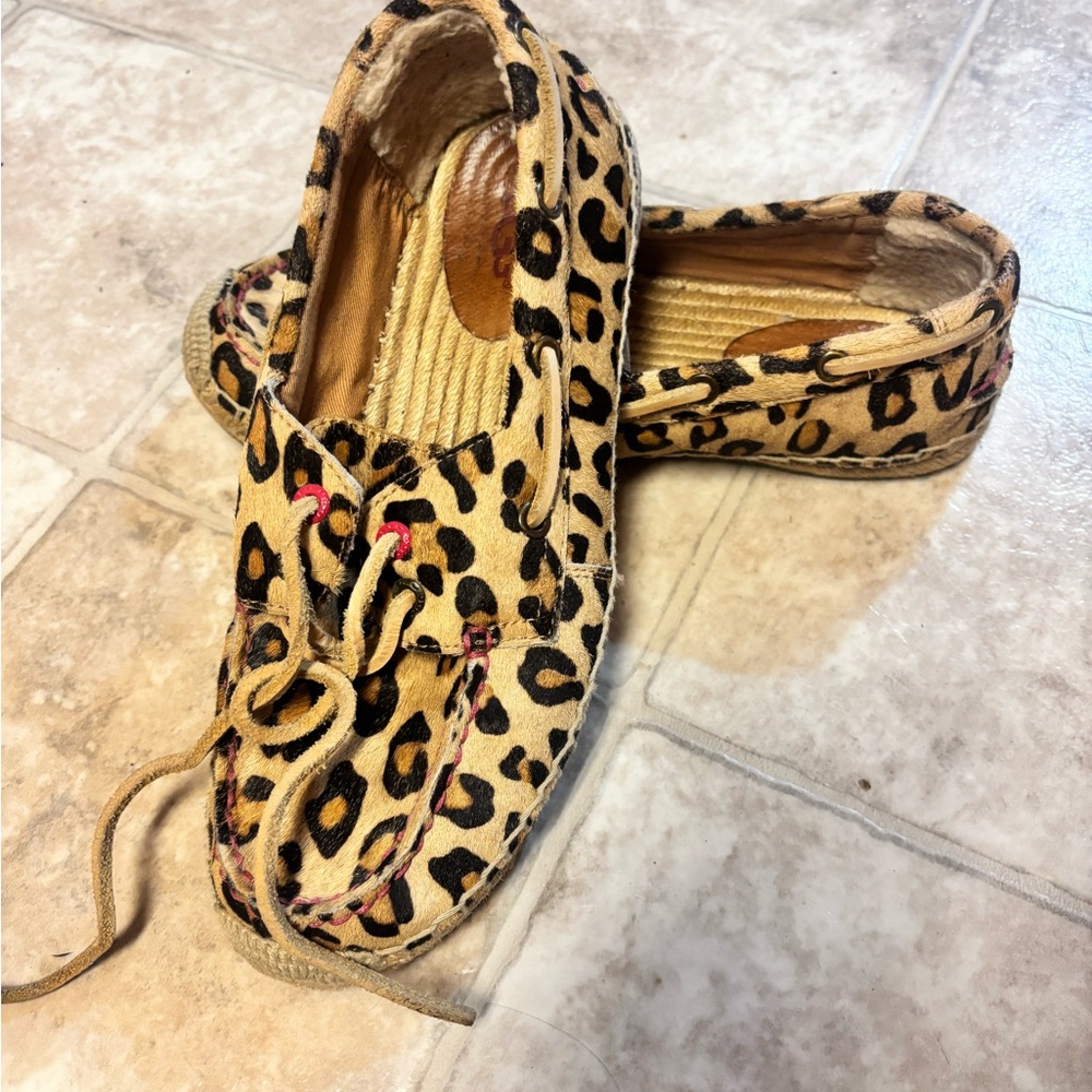 Ugg Leopard Print Cowhide Women's Loafers size 8
